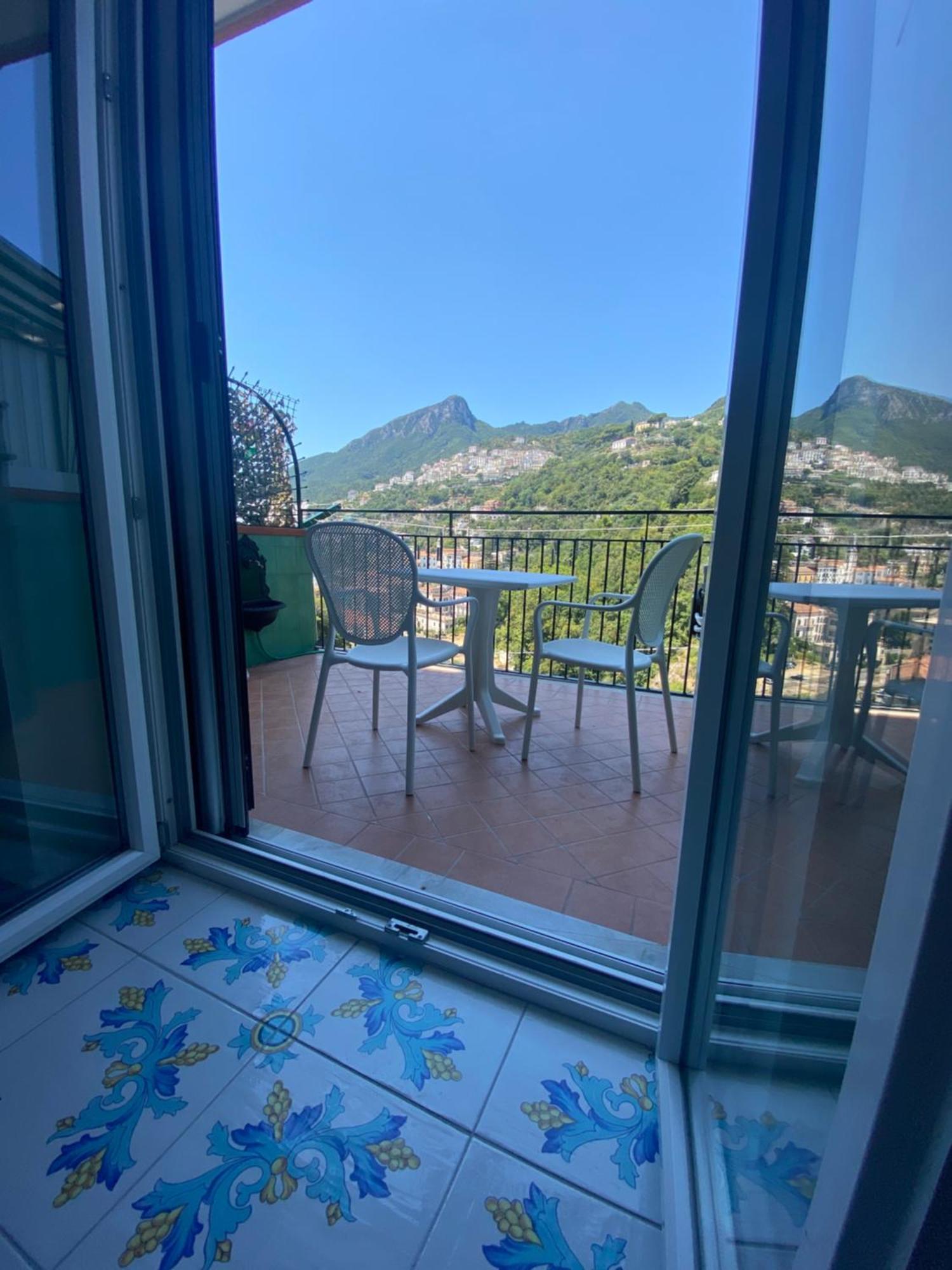 شقة Panoramic Flat Amalfi Coast - Sea View 1 Vietri المظهر الخارجي الصورة