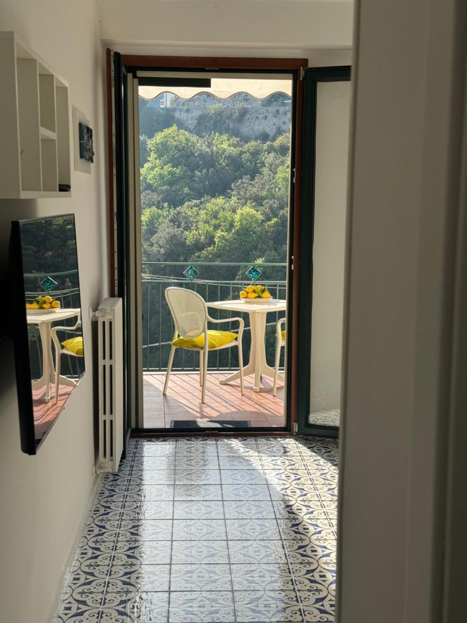 شقة Panoramic Flat Amalfi Coast - Sea View 1 Vietri المظهر الخارجي الصورة