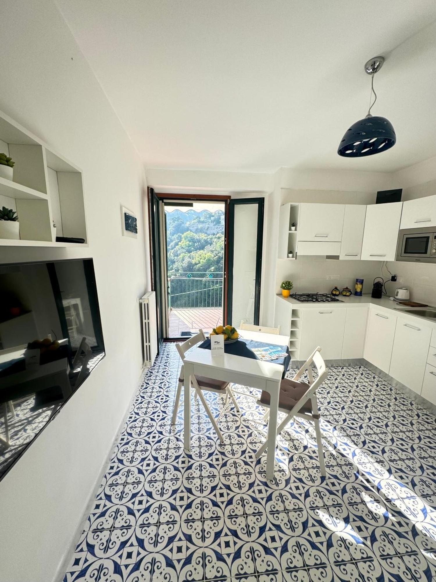 شقة Panoramic Flat Amalfi Coast - Sea View 1 Vietri المظهر الخارجي الصورة
